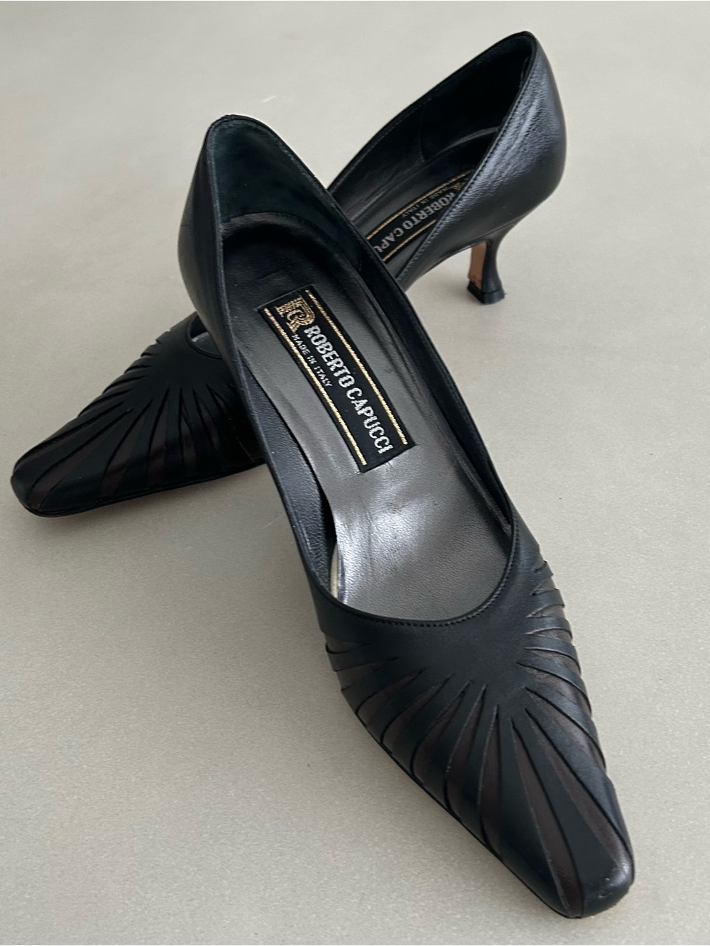Vintage Roberto Capucci Black Leather Pleated Pointed Toe Pumps Size 7.5AA